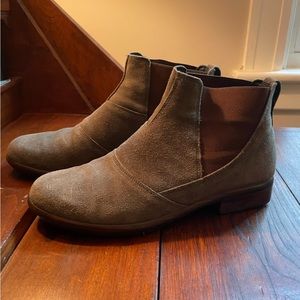 Naot Ruzgar Boots - the perfect ankle boot; sleek and classic.